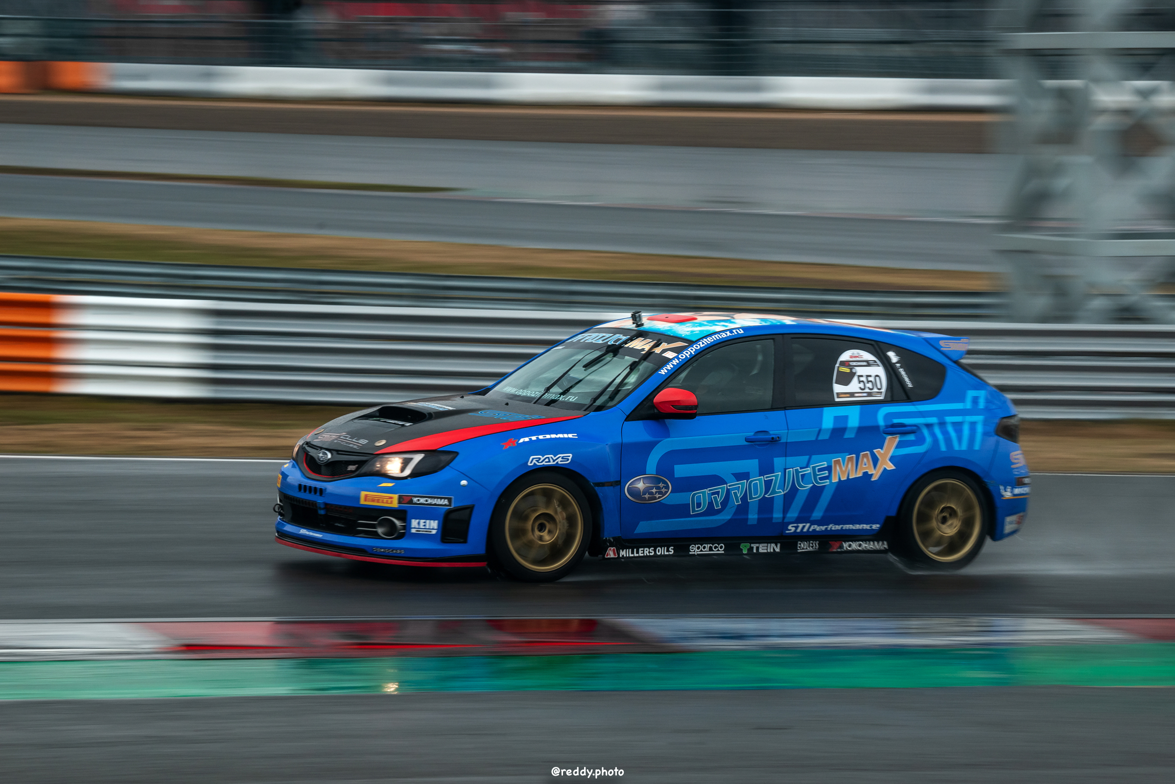 Синяя Impreza III в повороте