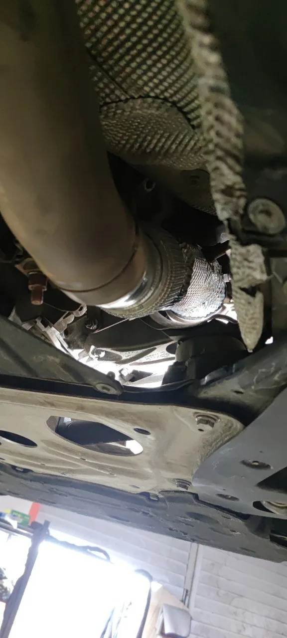 Приёмные трубы (даунпайпы) и задняя часть выхлопа с заслонками — BMW X5 · 2014–2018 · F15. Фото 7