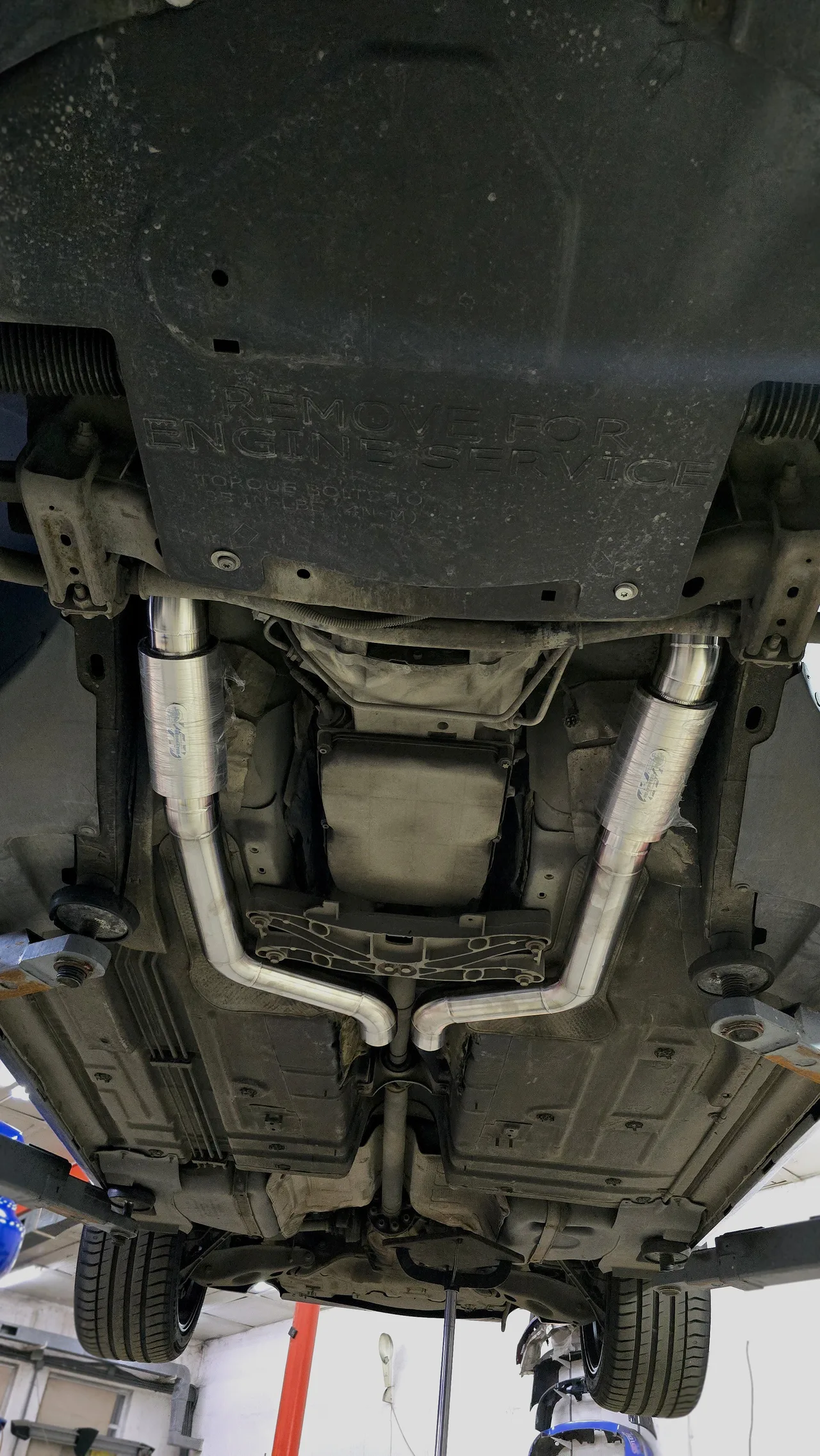 Изготовление полного выхлопа — Chrysler 300C · 2005–2010 · SRT8. Фото 4