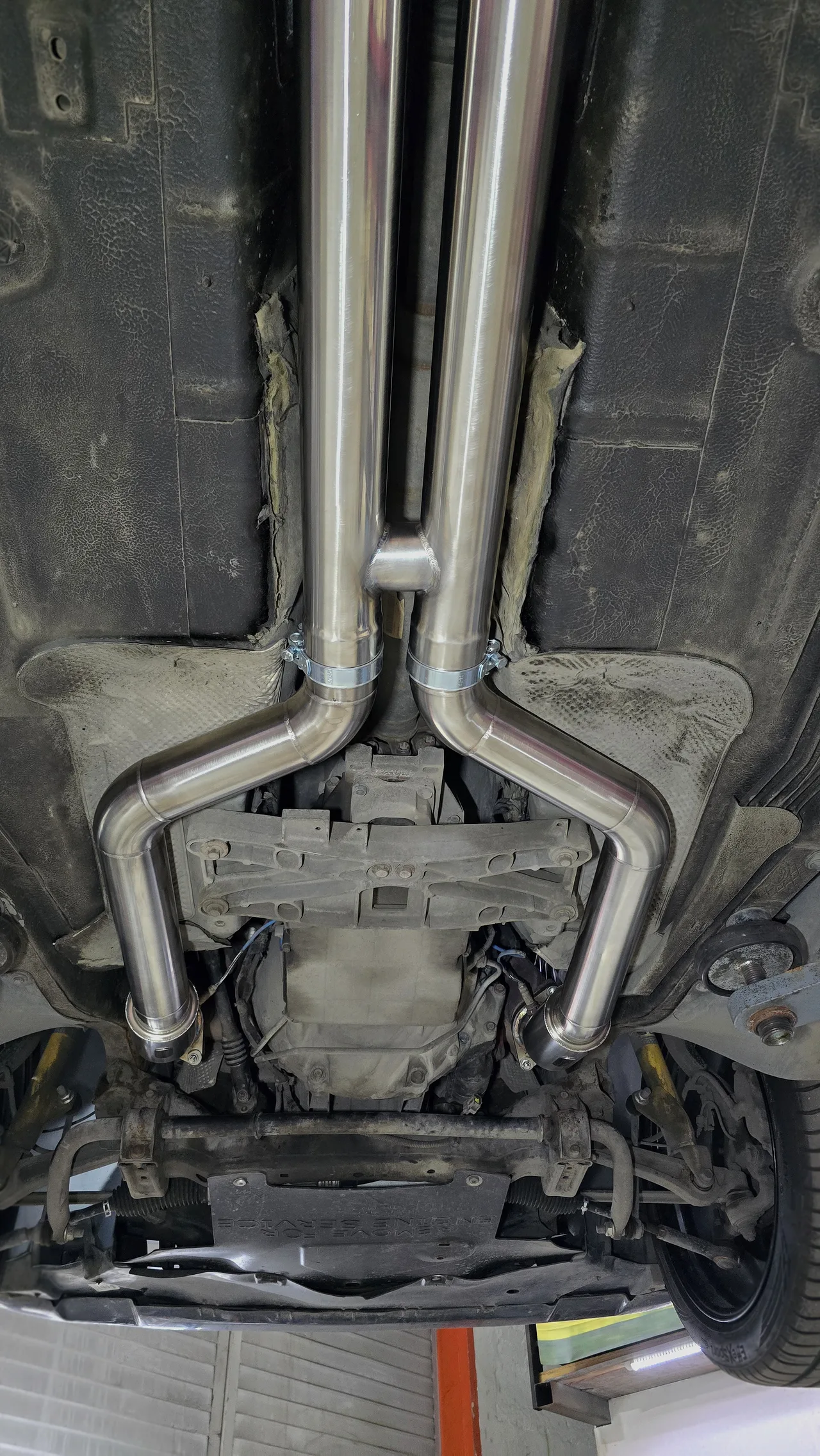 Изготовление полного выхлопа — Chrysler 300C · 2005–2010 · SRT8. Фото 13