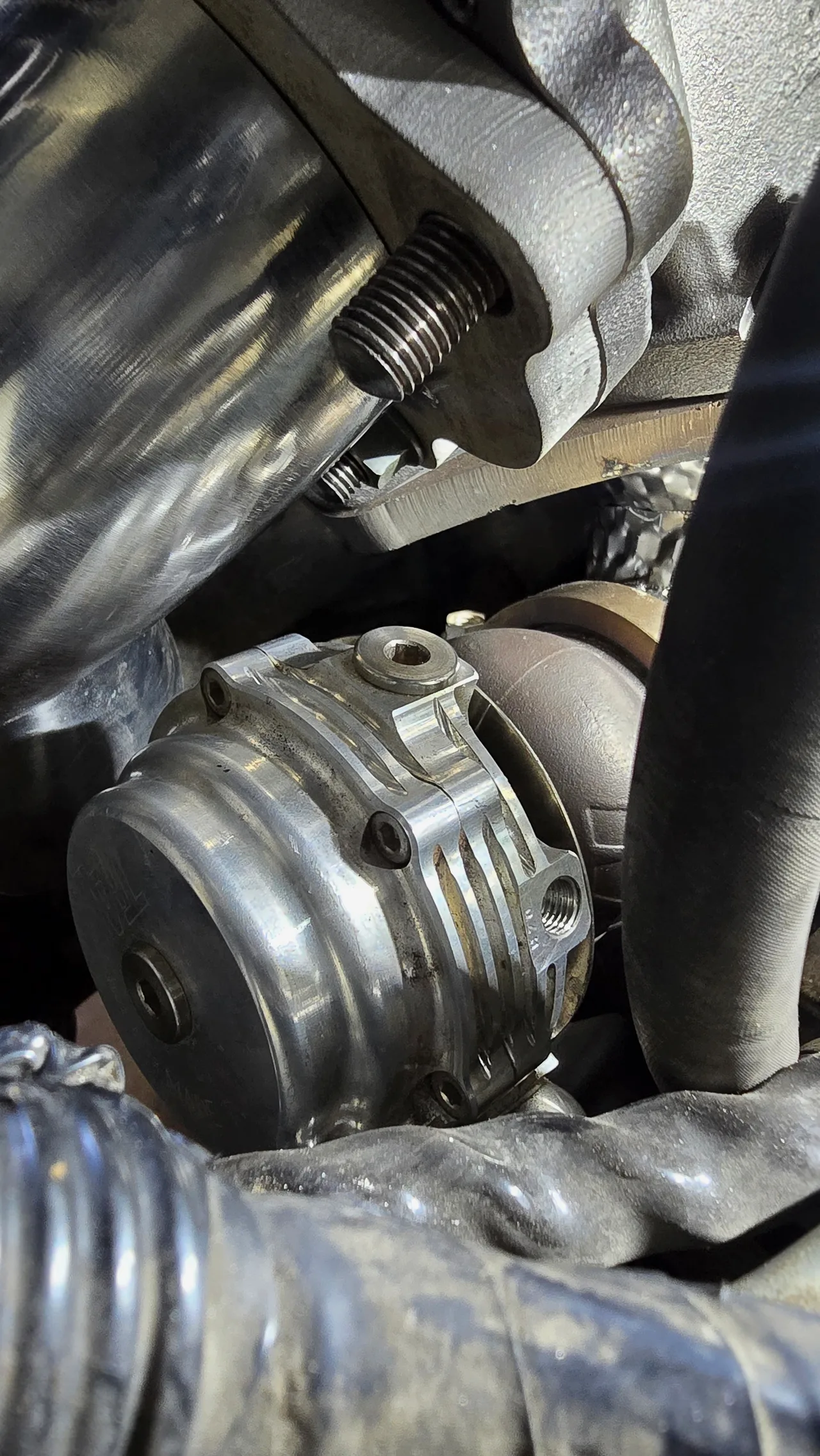 Коллектор, аппайп, приёмная труба (даунпайп) и Heatshield — Subaru Forester · 2002–2005 · SG. Фото 15