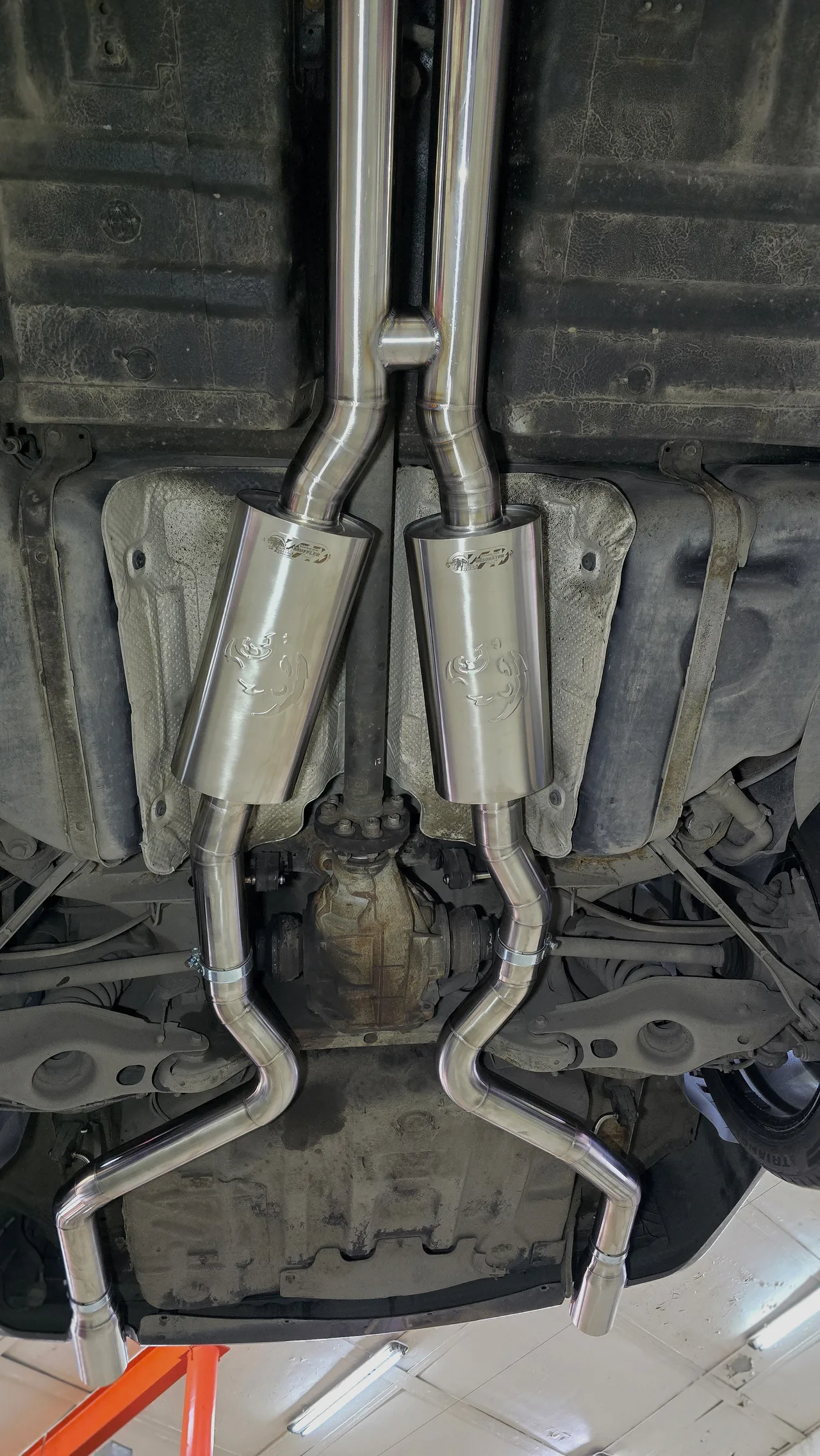 Изготовление полного выхлопа — Chrysler 300C · 2005–2010 · SRT8. Фото 14
