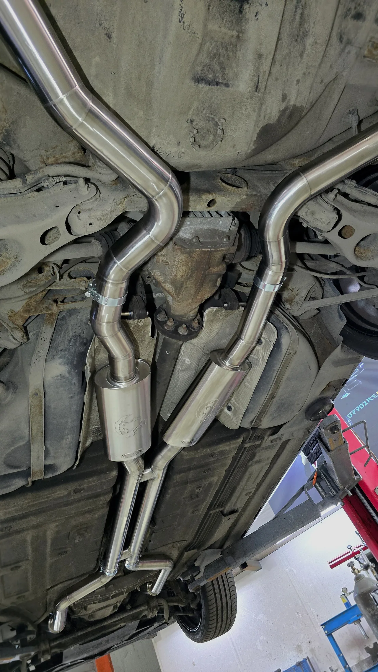 Изготовление полного выхлопа — Chrysler 300C · 2005–2010 · SRT8. Фото 19