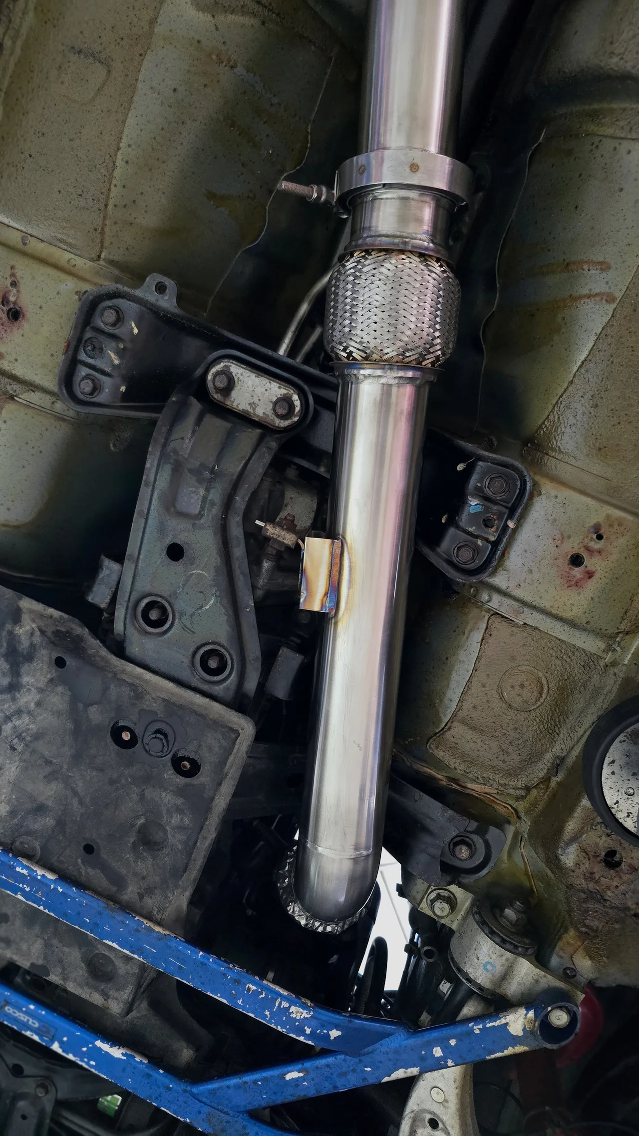 Приёмная труба (даунпайп) и средняя часть с резонатором — Subaru Impreza WRX STI · 1998–2000 · GC8. Фото 10