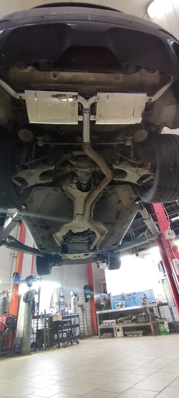 Приёмные трубы (даунпайпы) и задняя часть выхлопа с заслонками — BMW X5 · 2014–2018 · F15. Фото 9