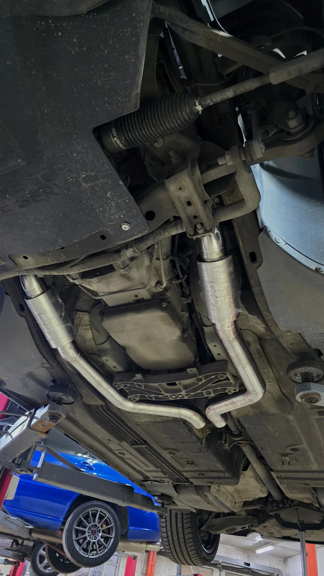 Изготовление полного выхлопа — Chrysler 300C · 2005–2010 · SRT8. Фото 3