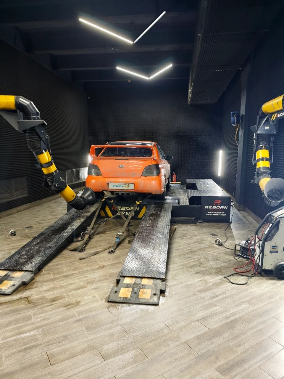 EJ25, турбина hks gt2rs, наддув 1.6 в 1.45бар, маленький кулер, чуть живая турба - до переделок