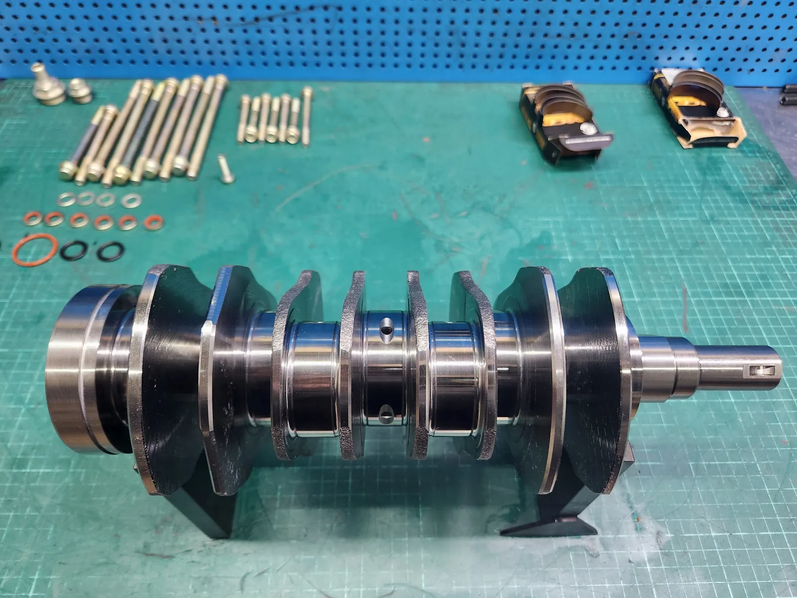 Коленчатый вал Subaru EJ20 после полировки
